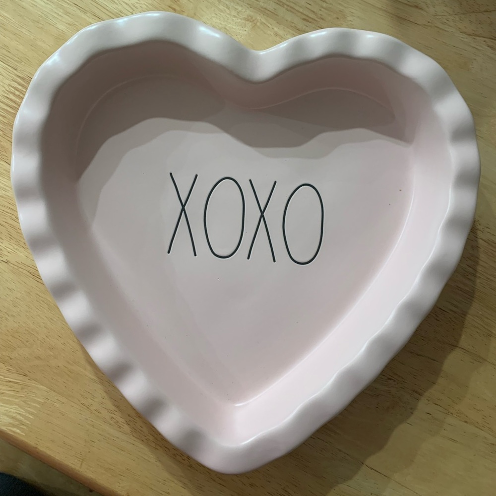 Rae Dunn XOXO Valentine’s Day Heart-shaped Pie Dish